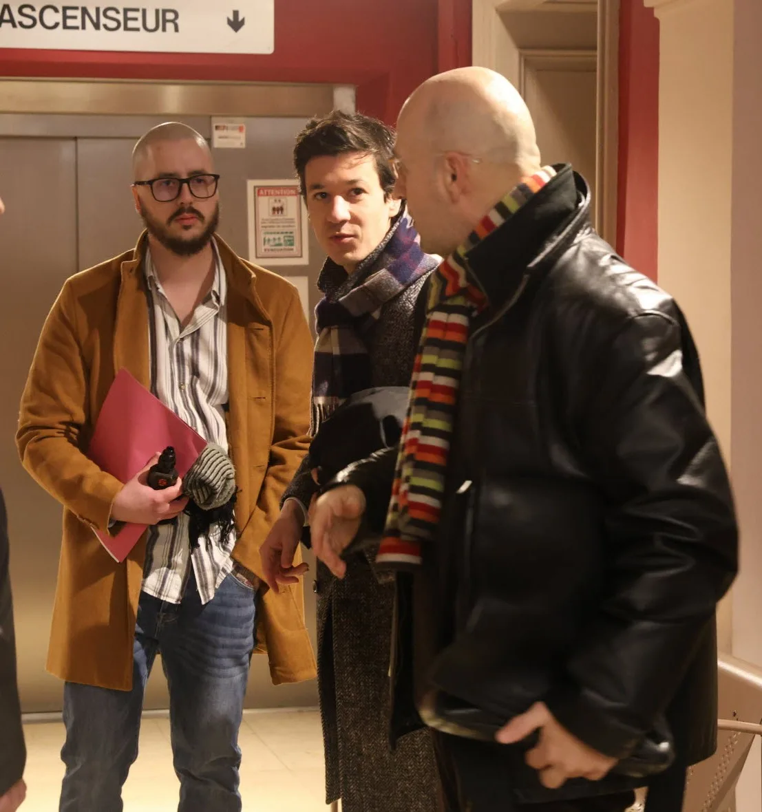 Entrée au tribunal judiciaire de Mulhouse avec l'avocat Maître Paul FEUTZ et deux membres du comité de soutien